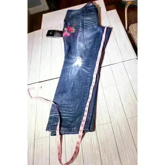 Standards and Practices Plus size 16 Embroidered distressed jeans. X-Boyfriend - Picture 10 of 11